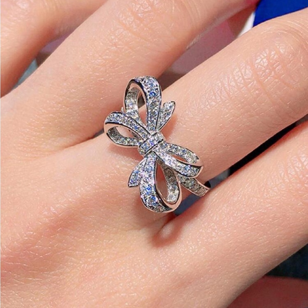 New- Elegant Silver Bow Ring